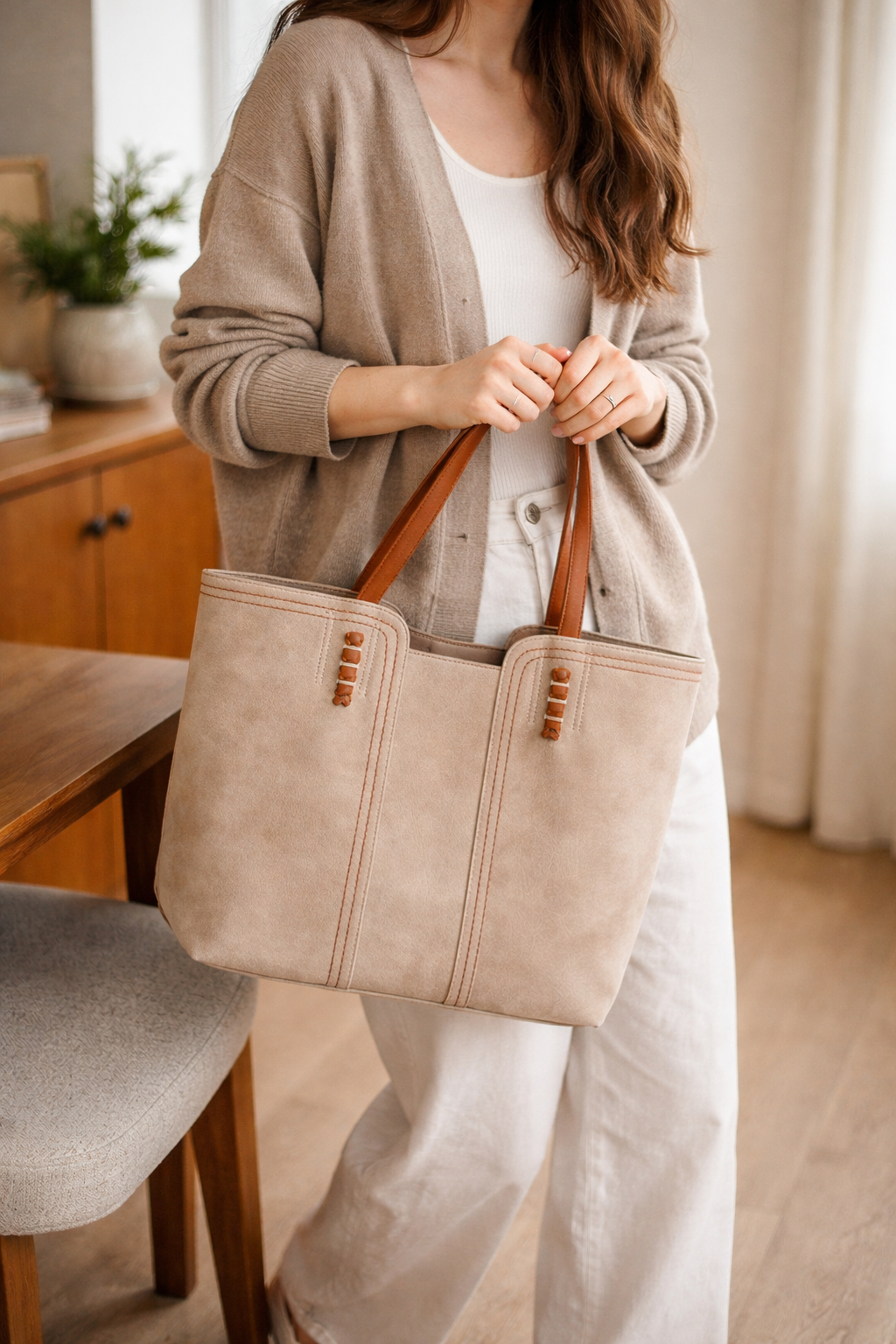Structured style women's handbag